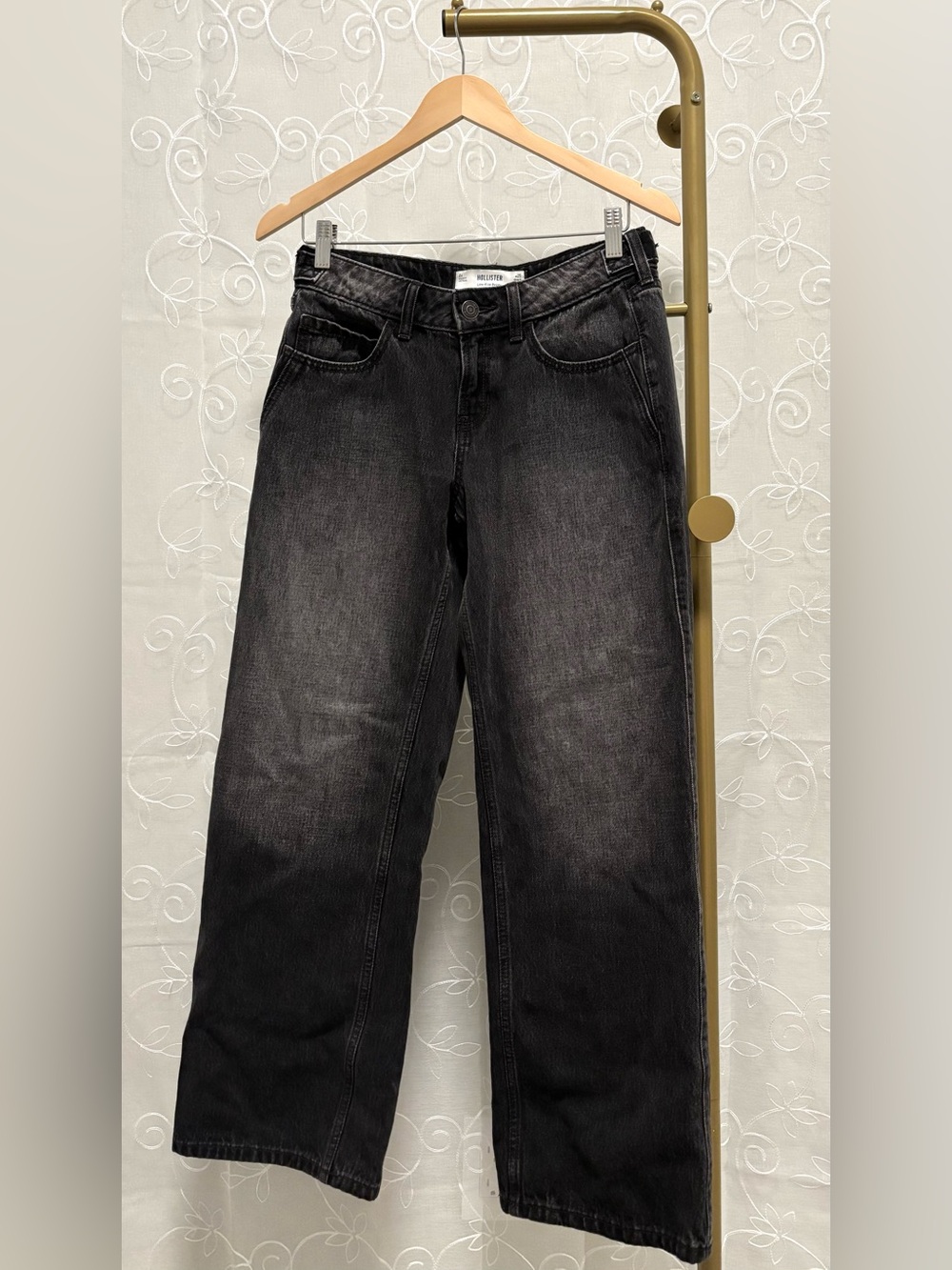 Hollister Low-Rise Baggy Jeans in Dark Grey - Waist 25 Short